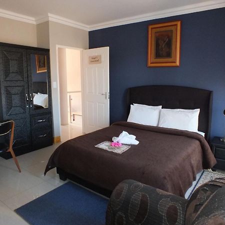 Royal Castle Guest House Виндхук Номер фото