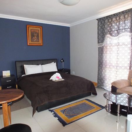 Royal Castle Guest House Виндхук Номер фото