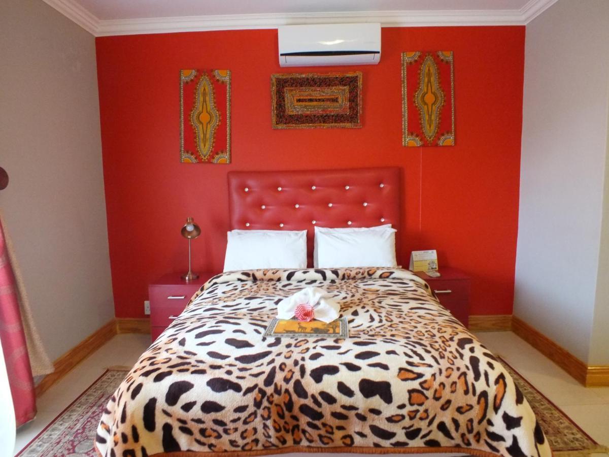 Royal Castle Guest House Виндхук Экстерьер фото