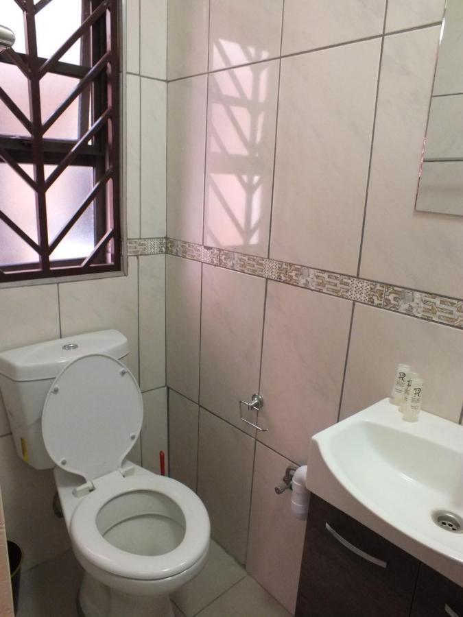 Royal Castle Guest House Виндхук Экстерьер фото
