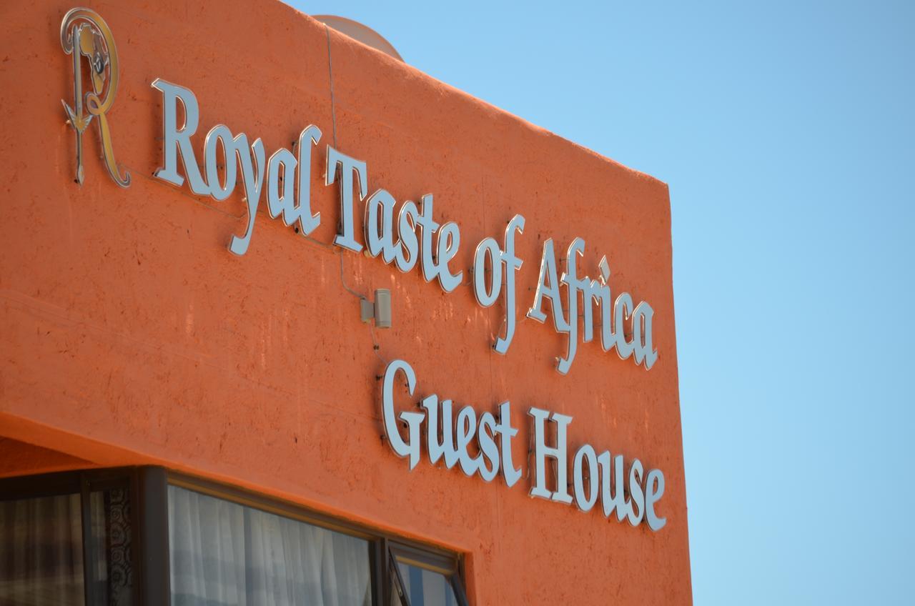 Royal Castle Guest House Виндхук Экстерьер фото